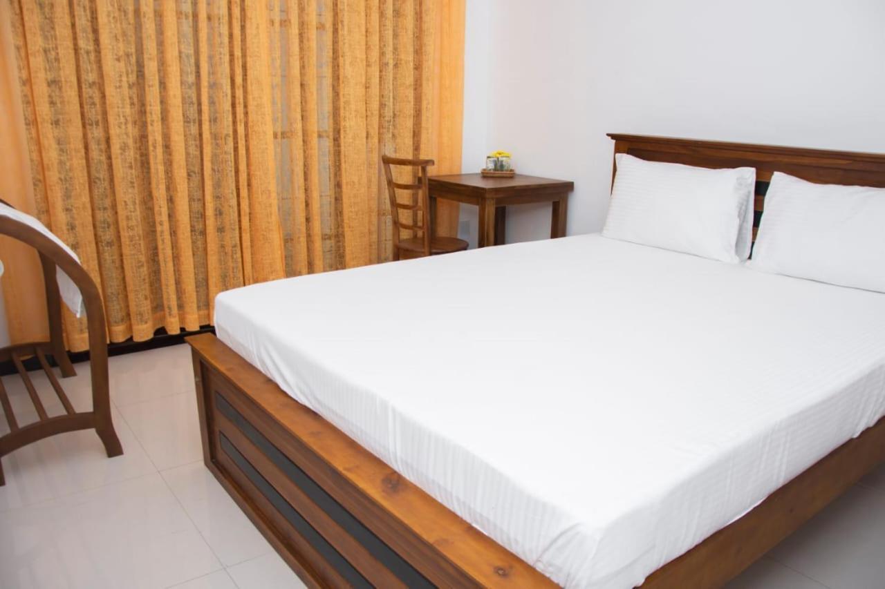 Sanmi Airport Resort Катунаяка Экстерьер фото