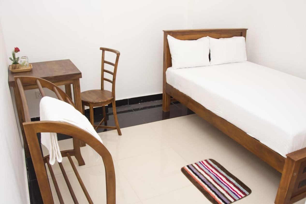 Sanmi Airport Resort Катунаяка Экстерьер фото