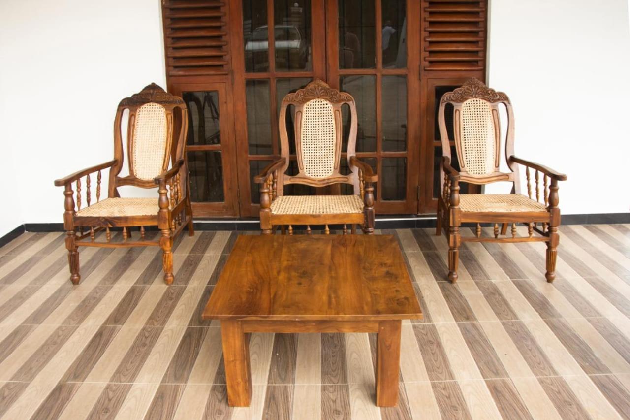 Sanmi Airport Resort Катунаяка Экстерьер фото